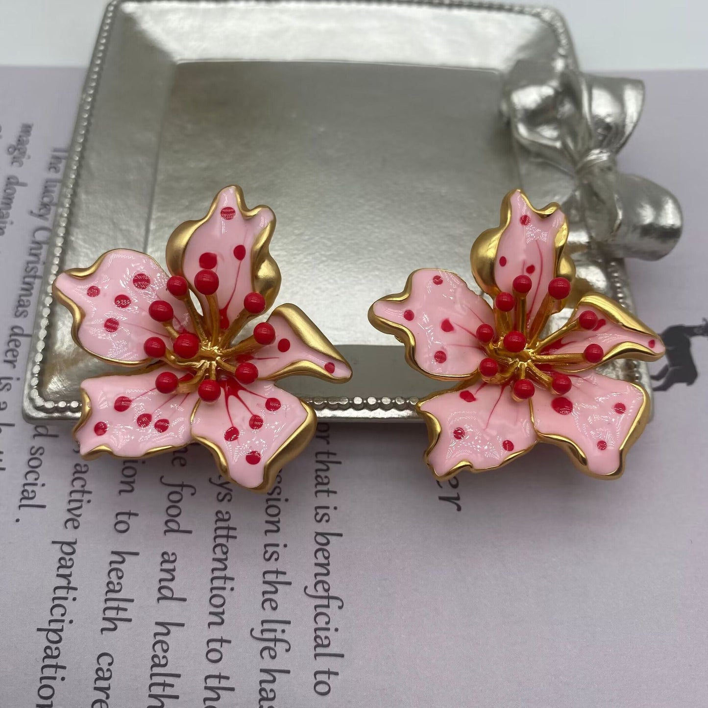 Flower brushed enamel colored earrings