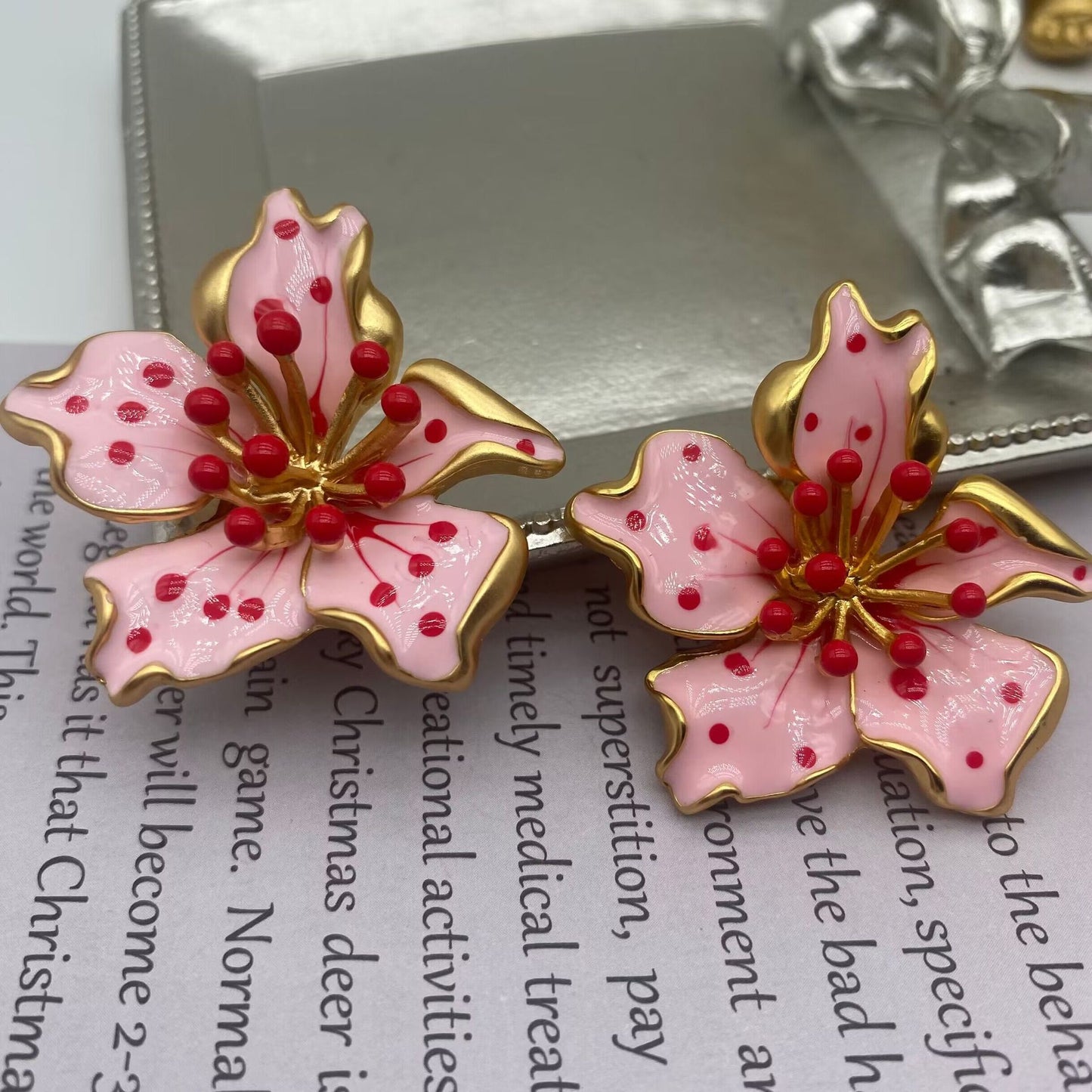 Flower brushed enamel colored earrings