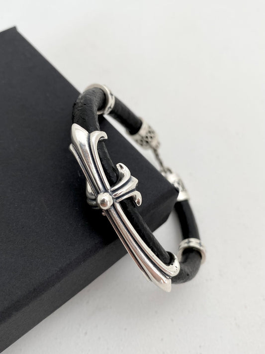 Sterling silver cross black cowleather bracelet